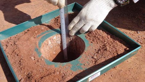 تعیین دانسیته خاک درمحل به روش مخروط ماسه