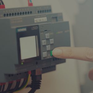 با سحافایل در خدمت شما هستیم برای بررسی تحقیق در مورد ادوات ورودی و خروجی يک كنترل كننده قابل برنامه ريزی PLC که در 20 صفحه به همراه فهرست، کامل و جامع در خدمت شماست